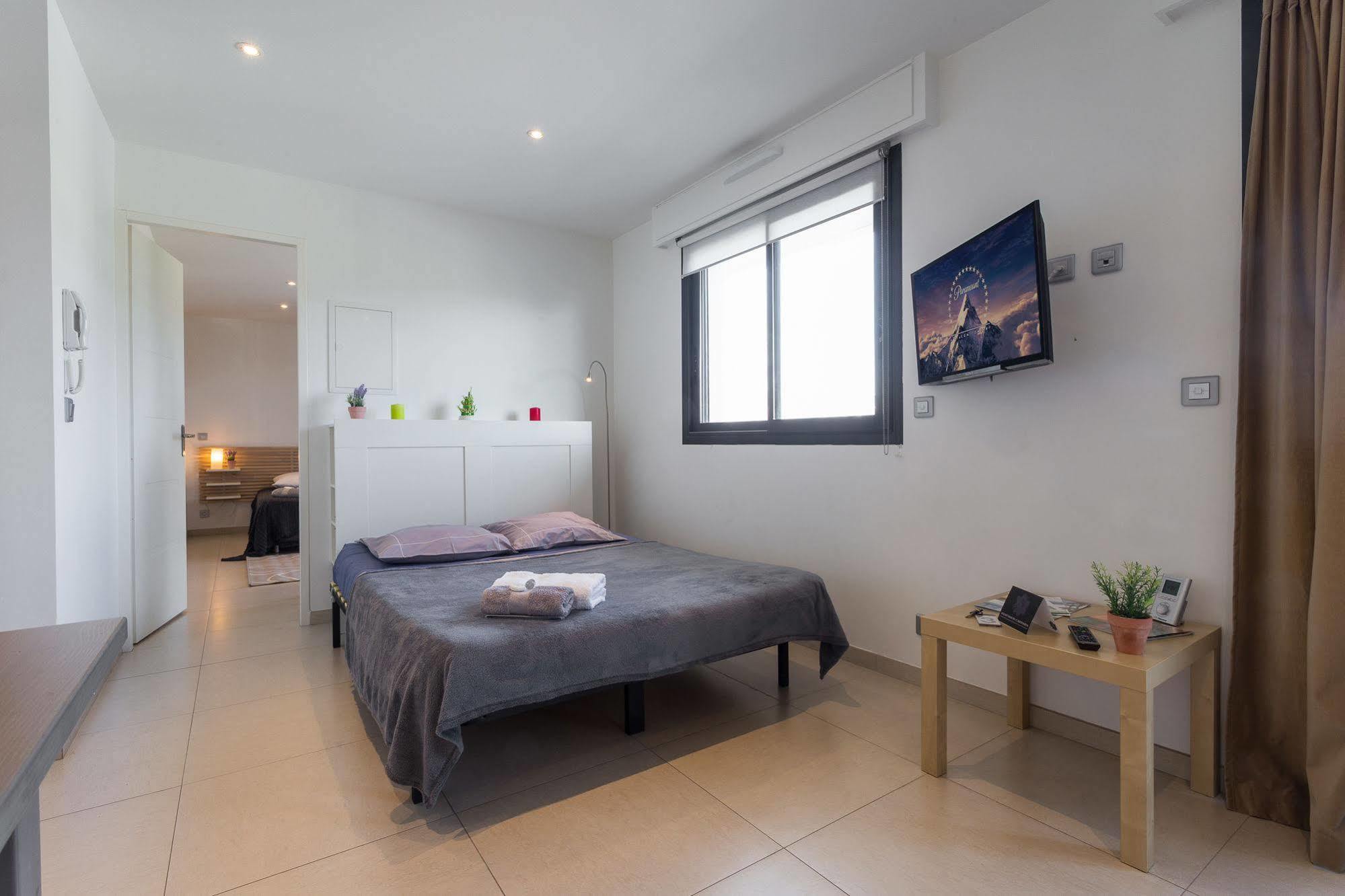 Appart Azur Apartment แซ็งต์-โลร็อง-ดู-วาร์ ภายนอก รูปภาพ