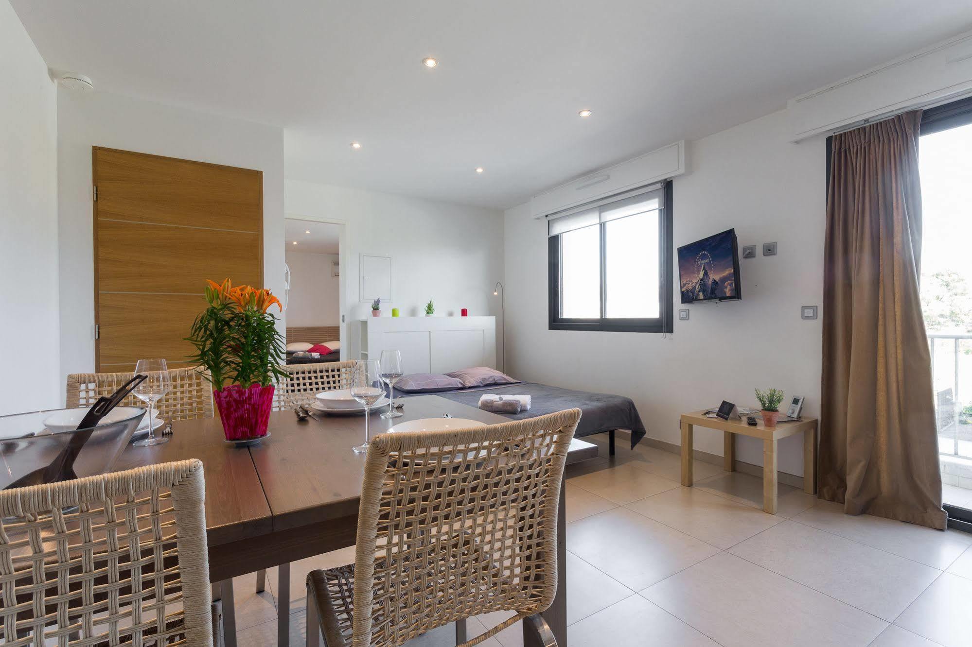 Appart Azur Apartment แซ็งต์-โลร็อง-ดู-วาร์ ภายนอก รูปภาพ